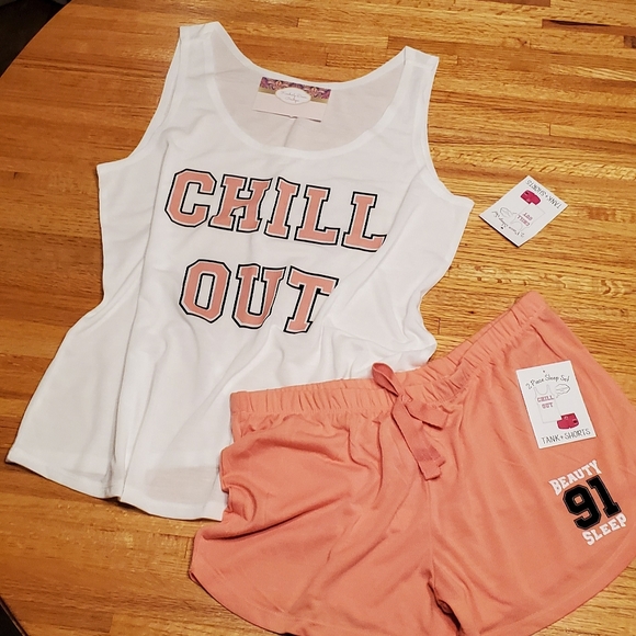 Other - 🆕 'Chill Out' Letter Graphic Short Tank Sleep Set